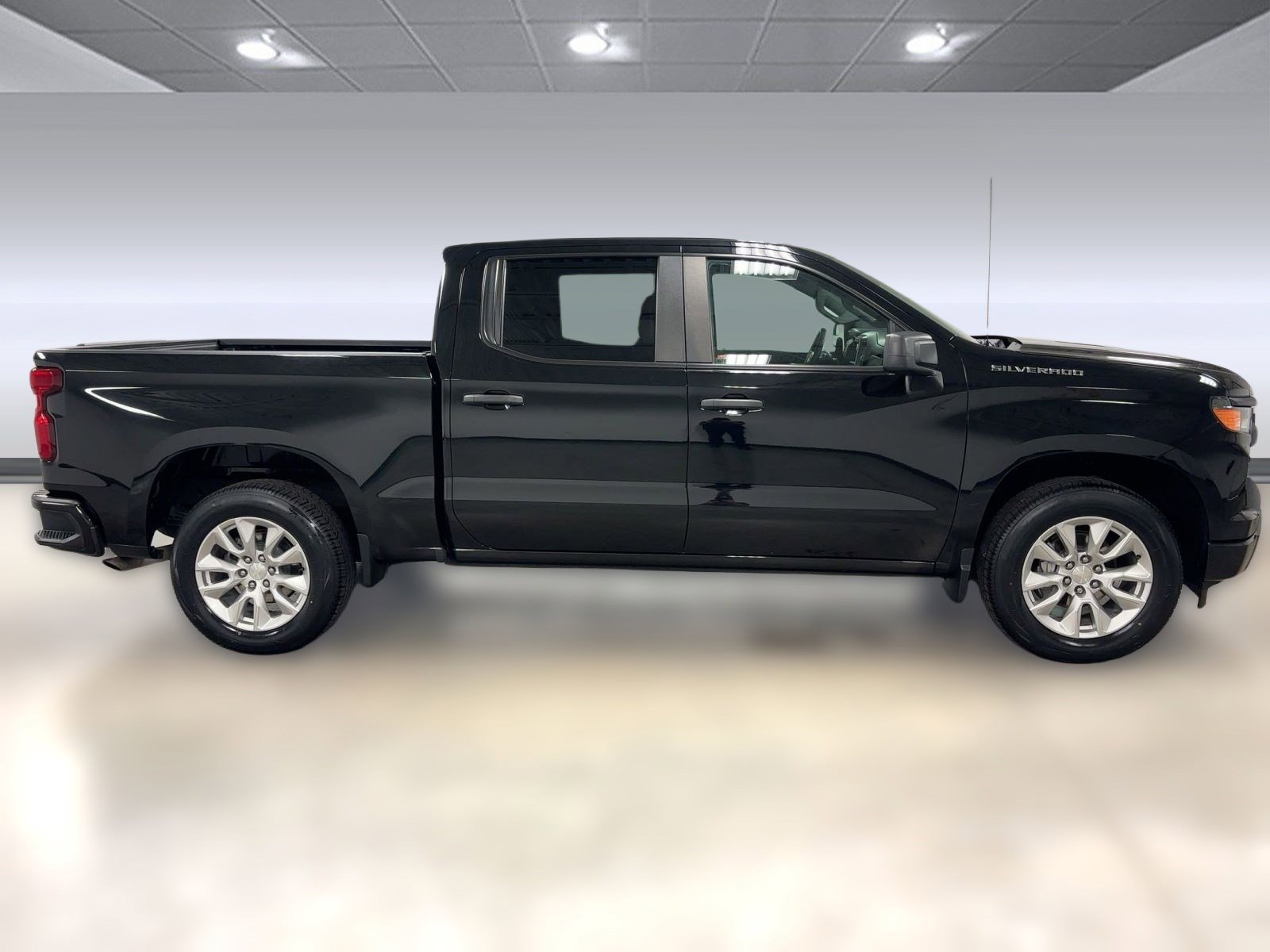 2024 Chevrolet Silverado 1500 Custom photo 2