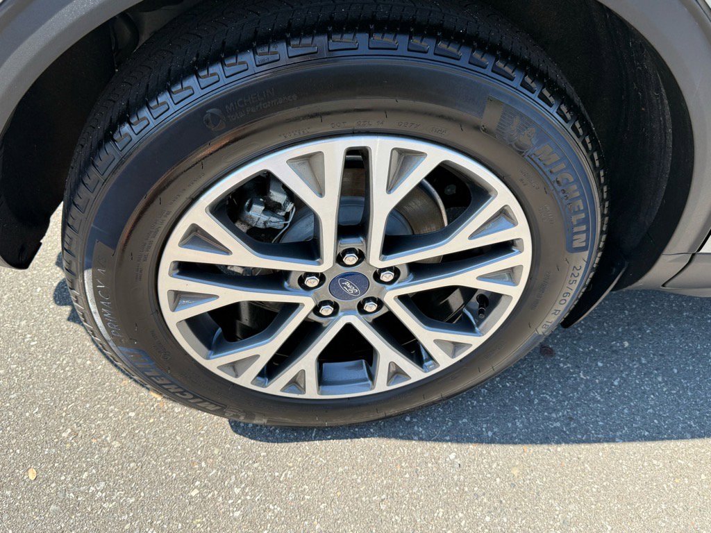 2022 Ford Escape SEL photo 6