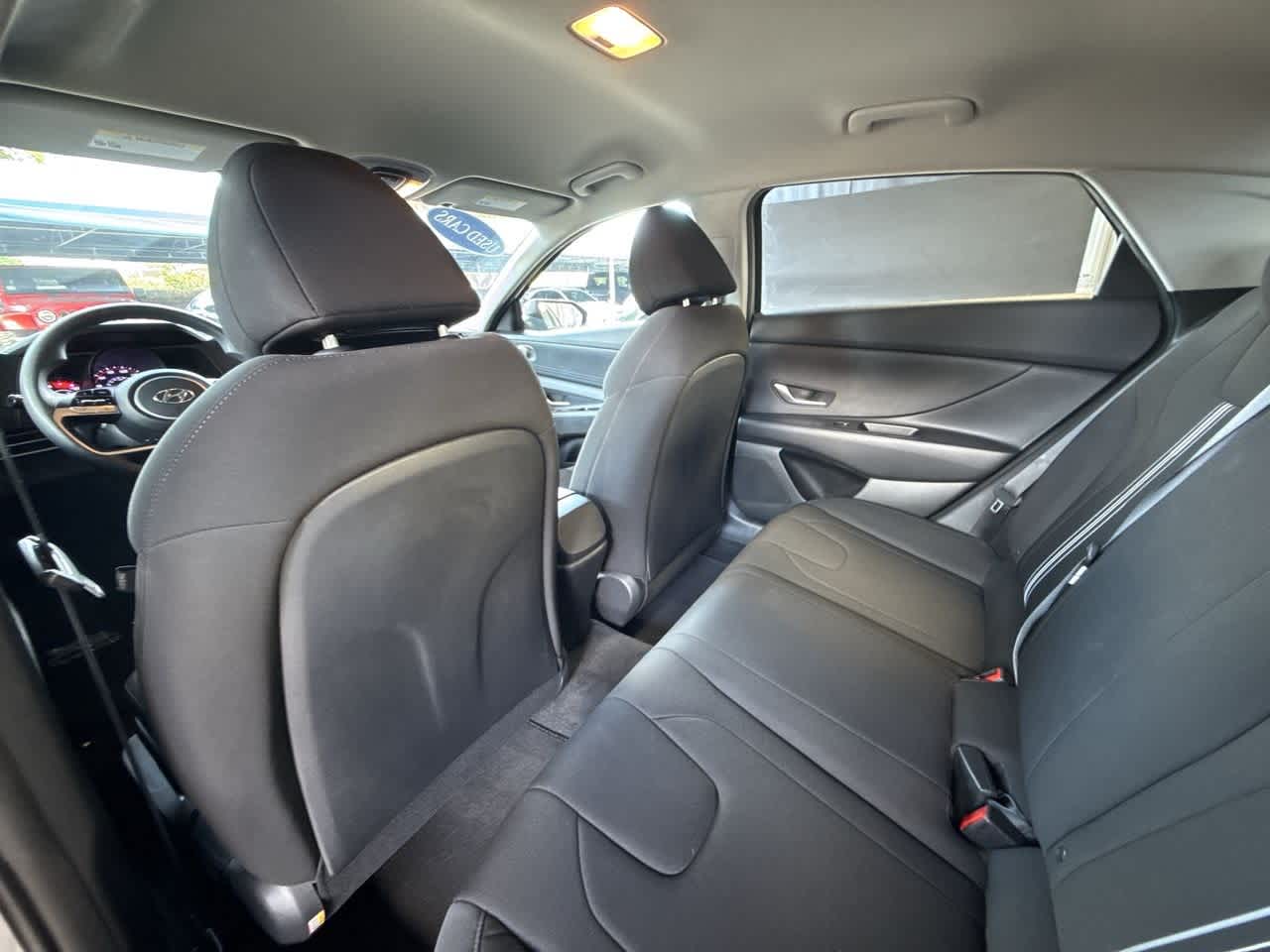 2023 Hyundai Elantra SEL photo 18