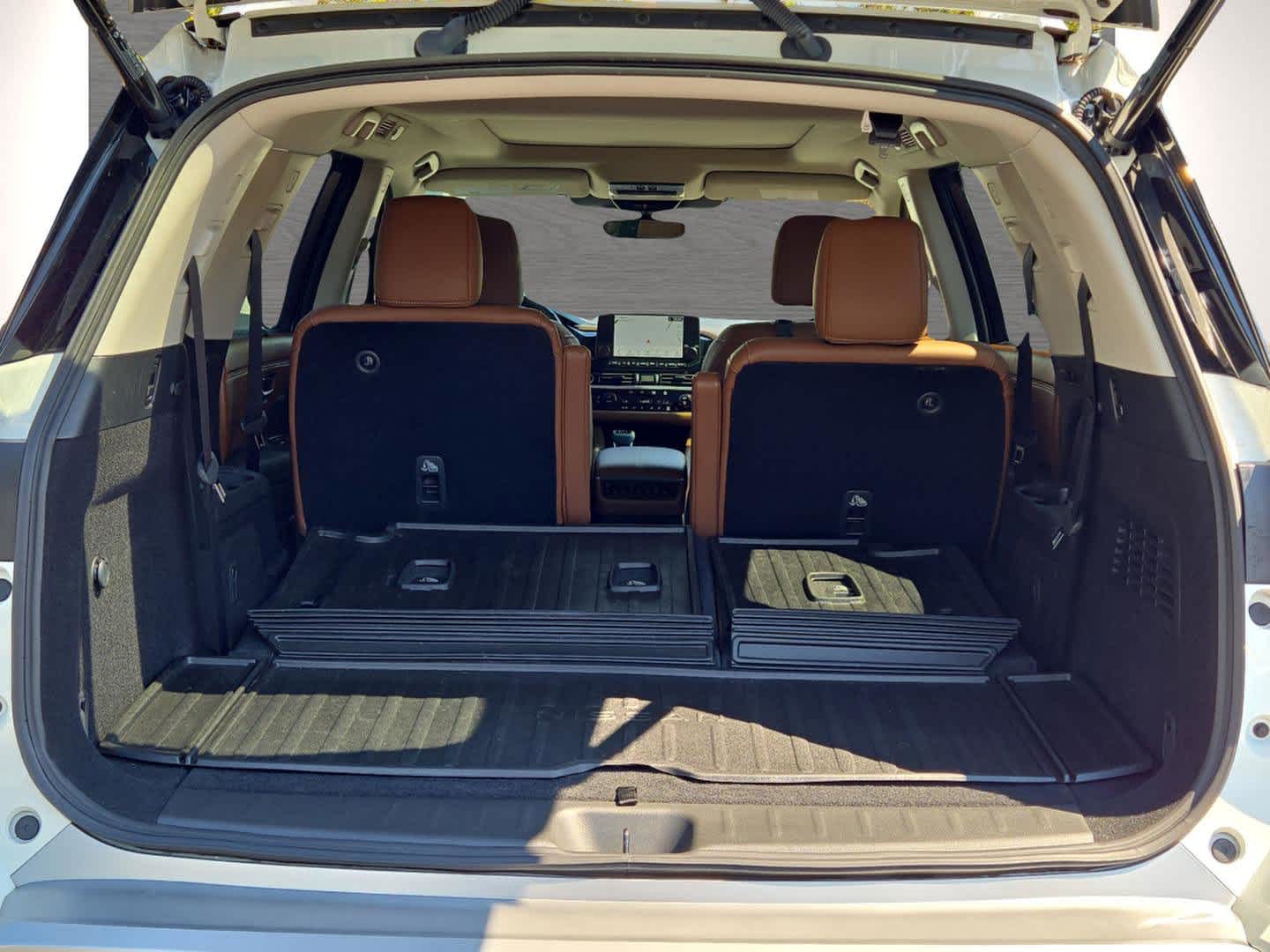 2024 Nissan Pathfinder Platinum photo 12