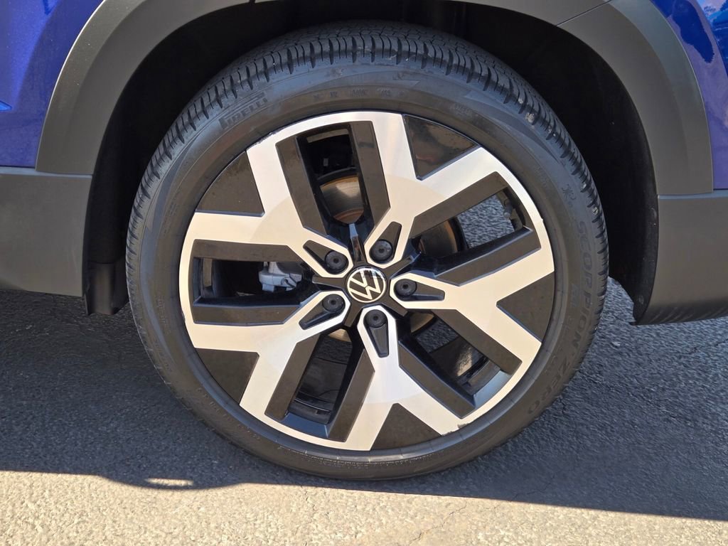 2022 Volkswagen Taos SEL photo 9