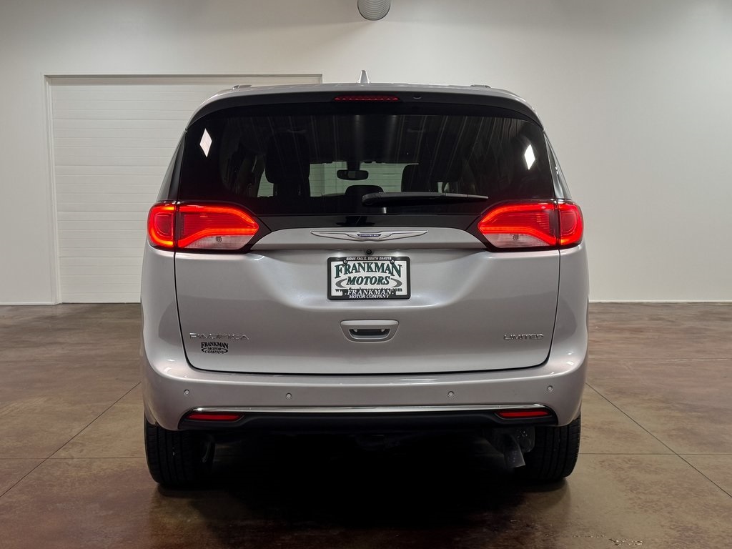 2018 Chrysler Pacifica Limited photo 29