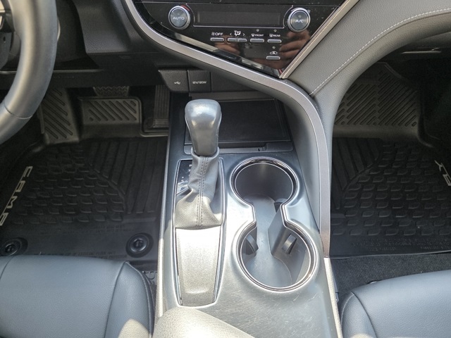 2020 Toyota Camry SE photo 19