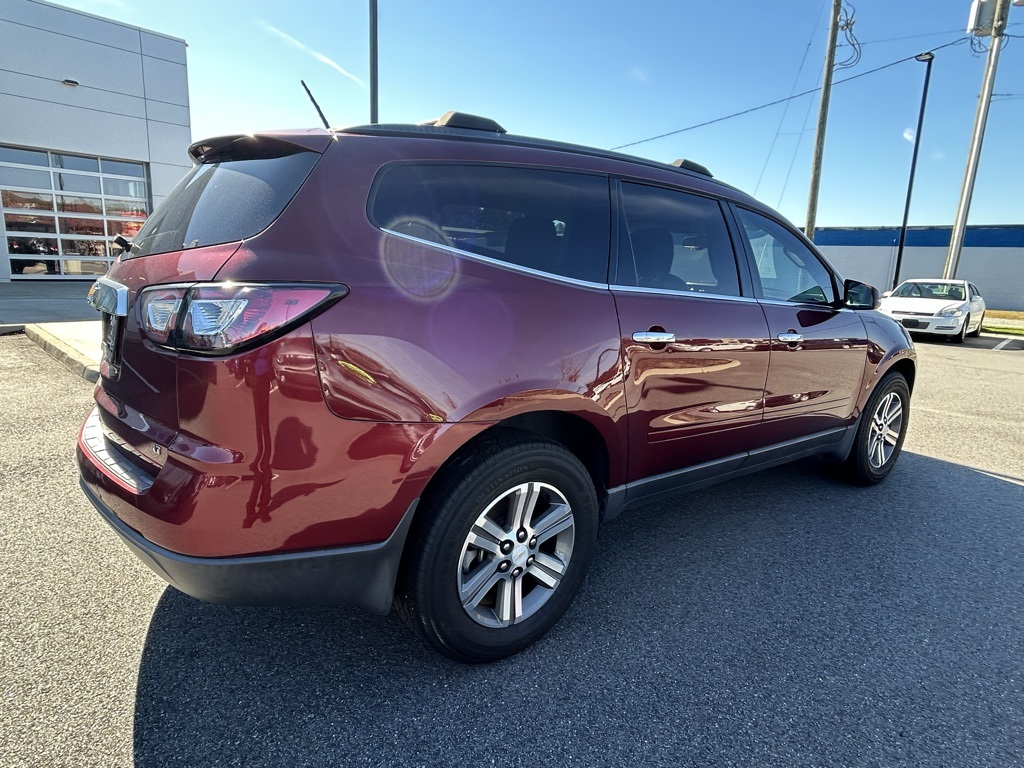 2017 Chevrolet Traverse 2LT photo 3