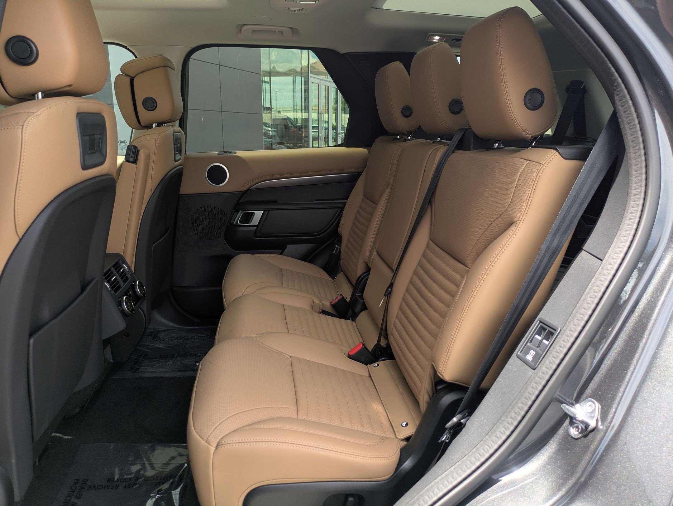 2025 Land Rover Discovery Metropolitan Edition photo 10