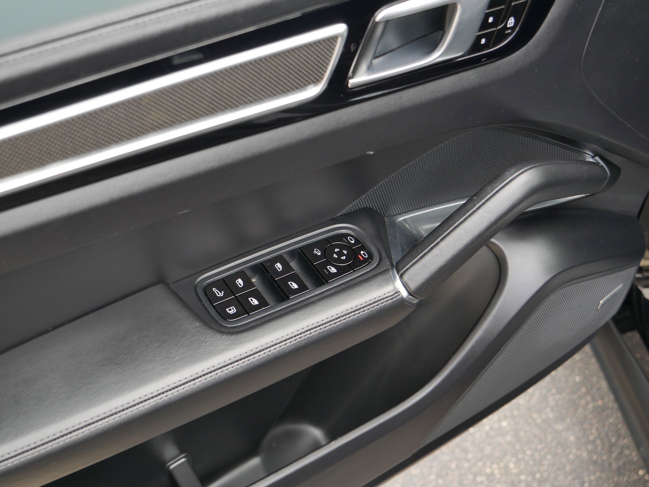 2020 Porsche Cayenne Turbo S E-Hybrid Coupe photo 18