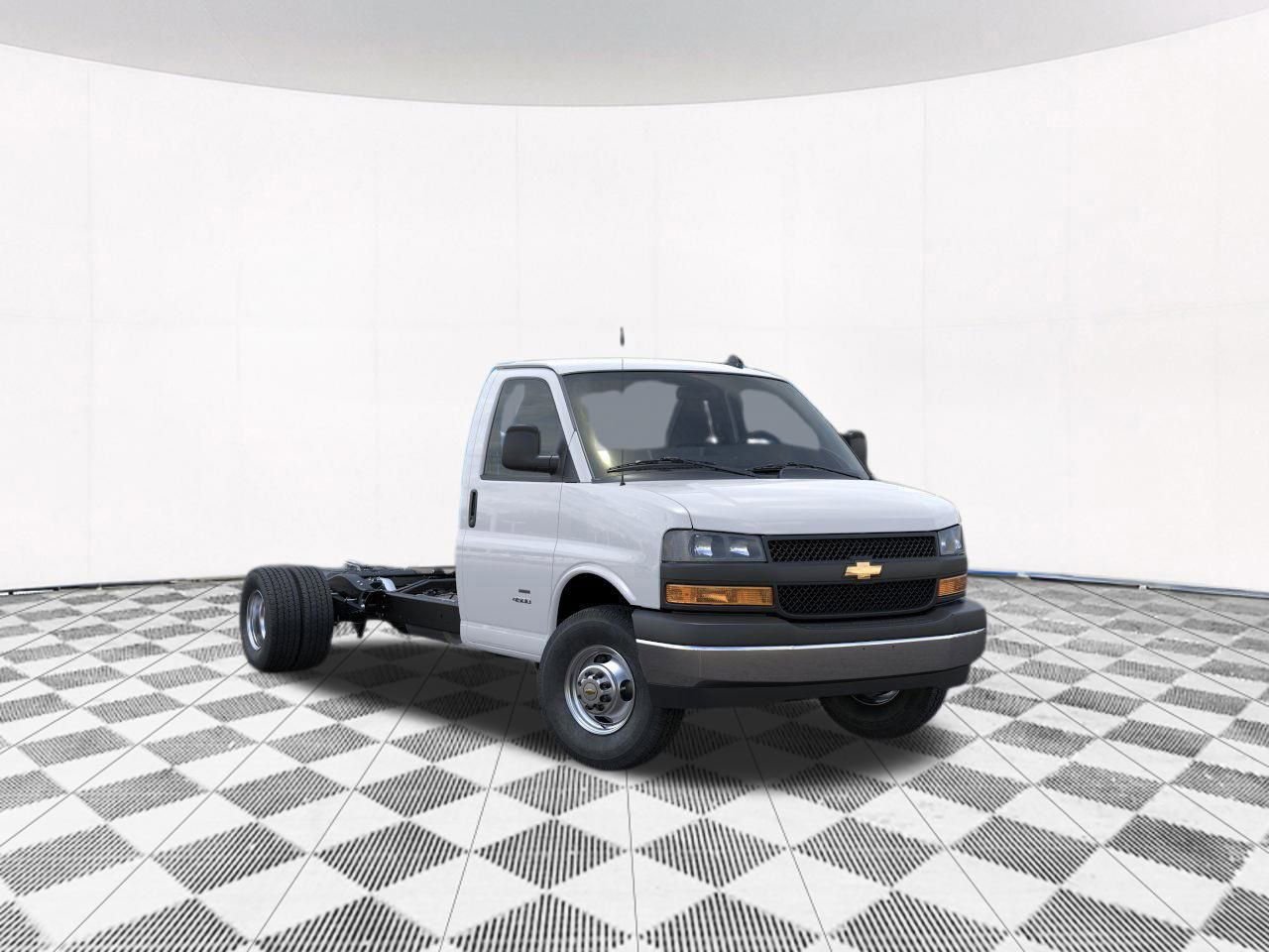 2025 Chevrolet Express 3500 Work Van Cutaway photo 3