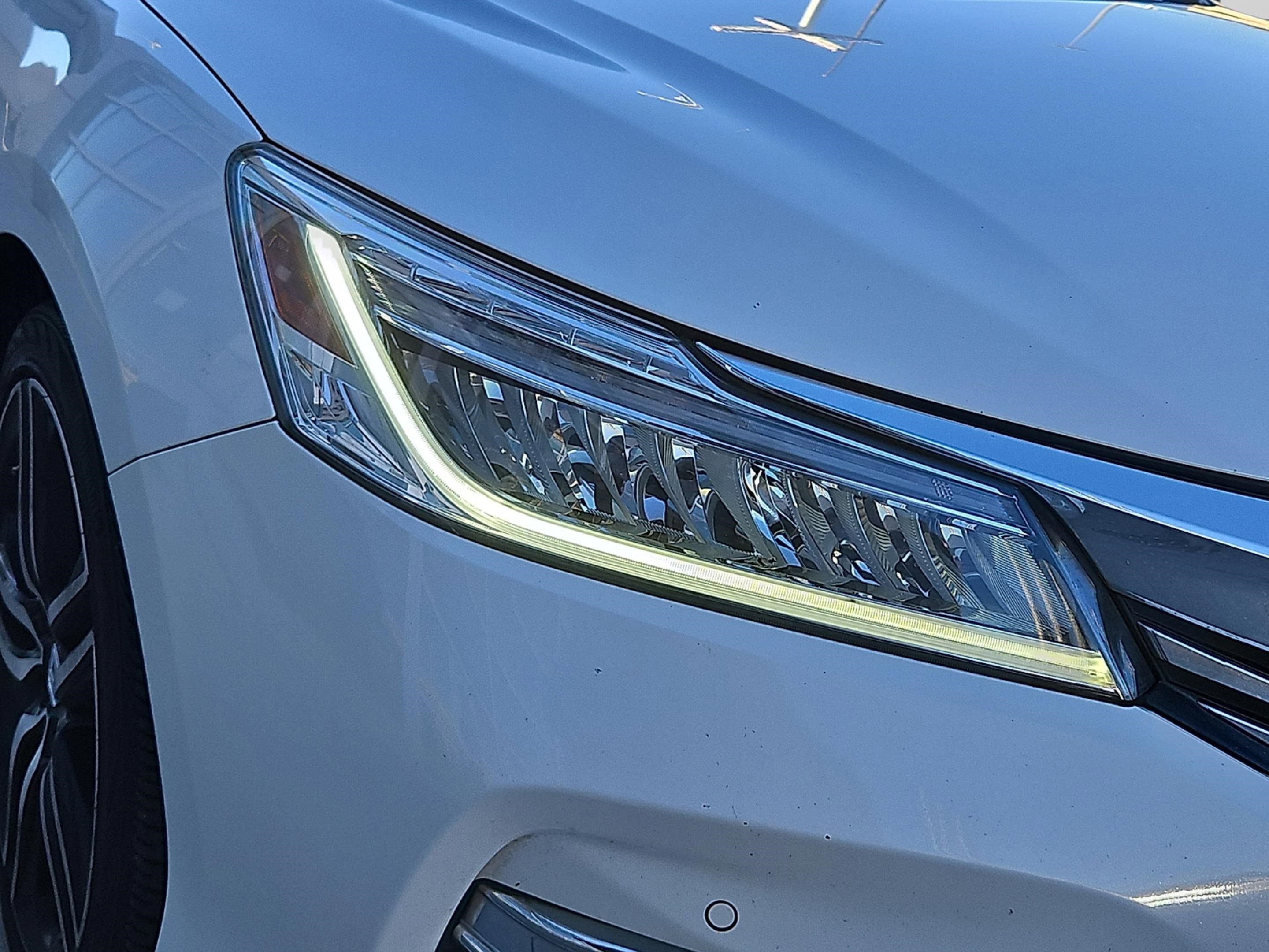 2016 Honda Accord Touring photo 3