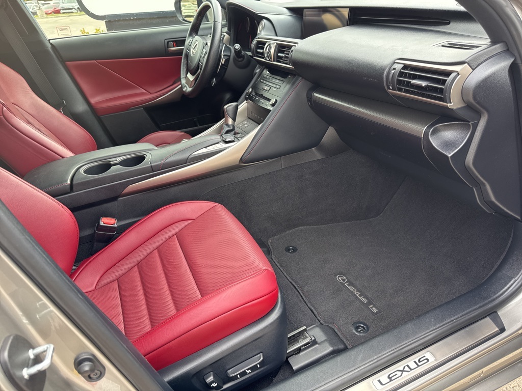 2018 Lexus IS 300 photo 21