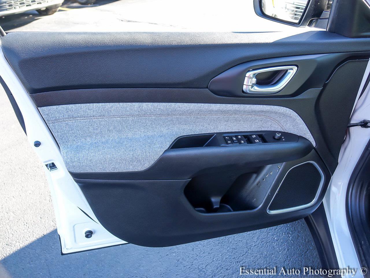 2022 JEEP COMPASS - Image 18