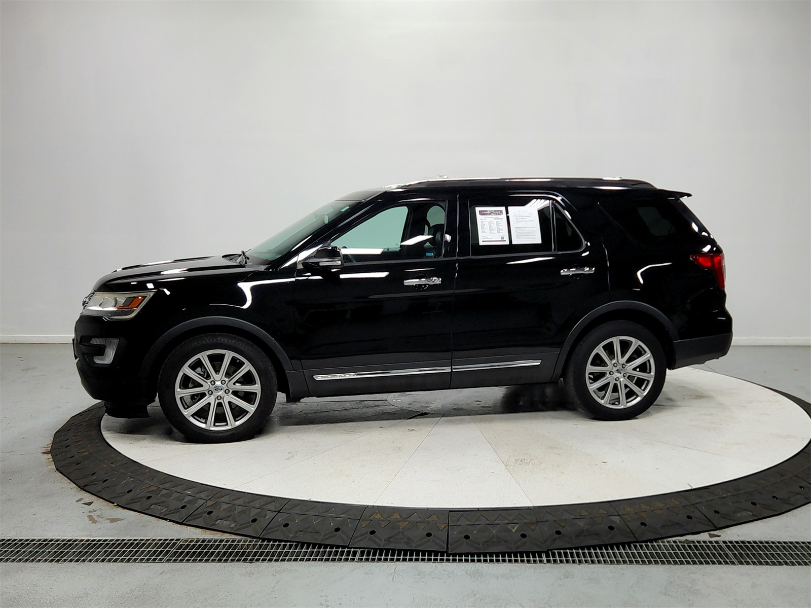 2017 Ford Explorer Limited photo 4