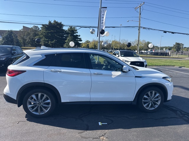 2022 Infiniti QX50 Luxe photo 2