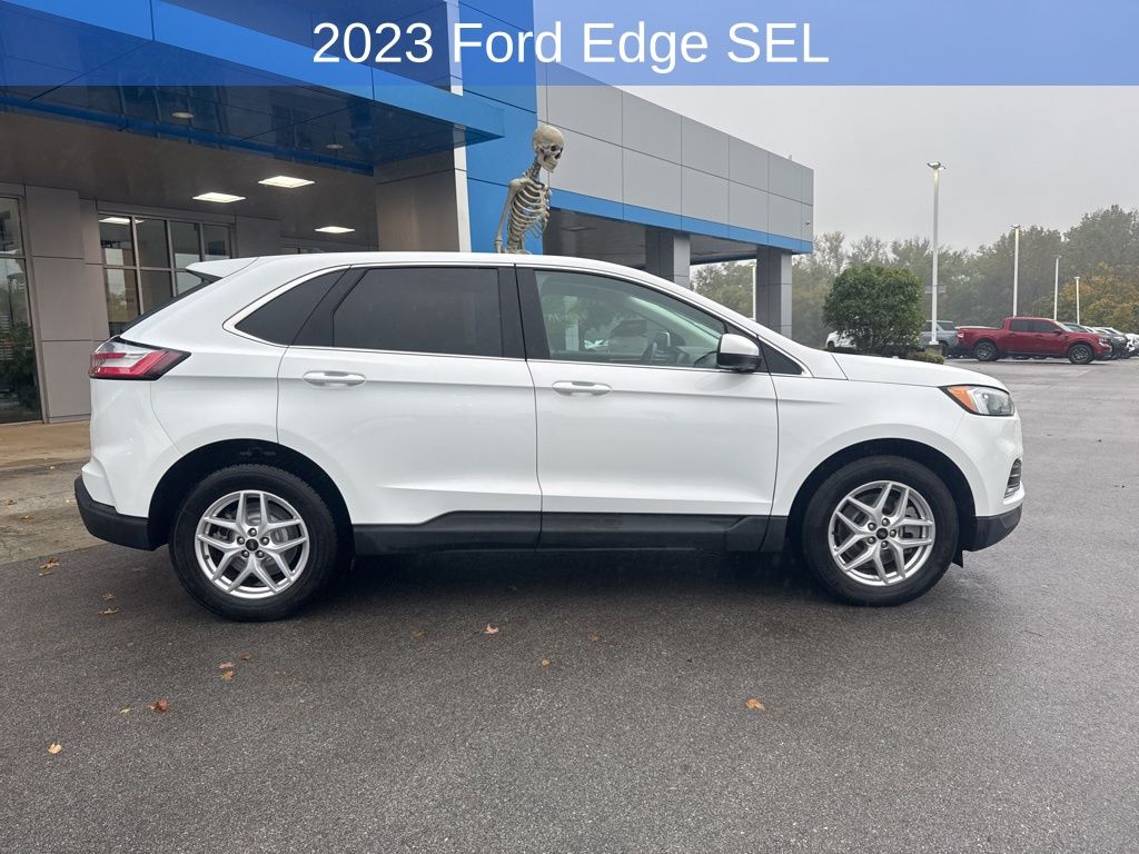 2023 Ford Edge SEL photo 2
