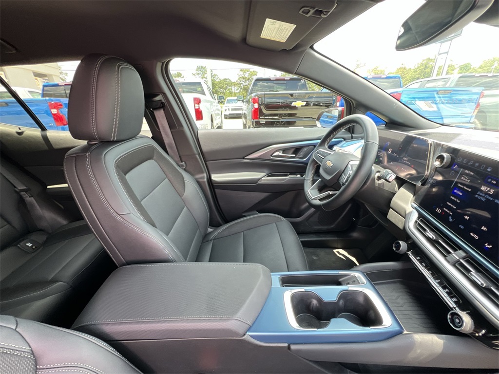 2024 Chevrolet Equinox EV 1LT photo 16