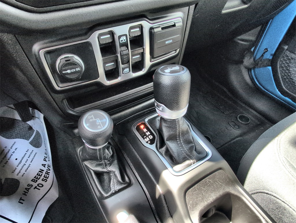 2024 Jeep Wrangler Sahara photo 17