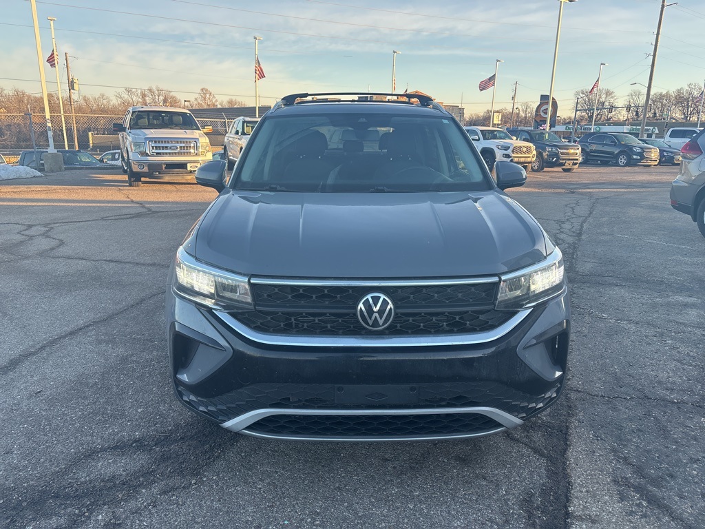 Used 2022 Volkswagen Taos SE with VIN 3VVLX7B28NM075048 for sale in Kansas City