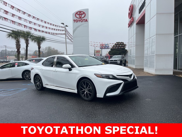 2023 Toyota Camry SE's photo