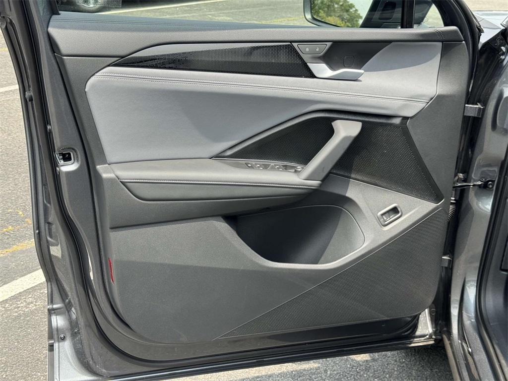 2025 Volkswagen Tiguan SE photo 9