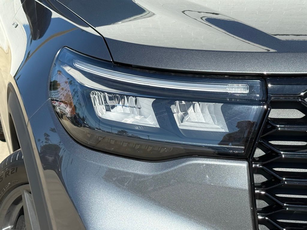 2025 Ford Explorer ST-Line photo 3