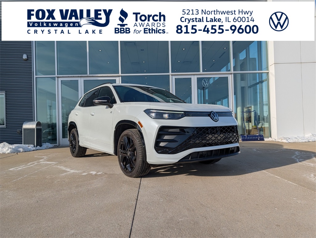 2025 Volkswagen Tiguan SE R-LINE BLACK's photo