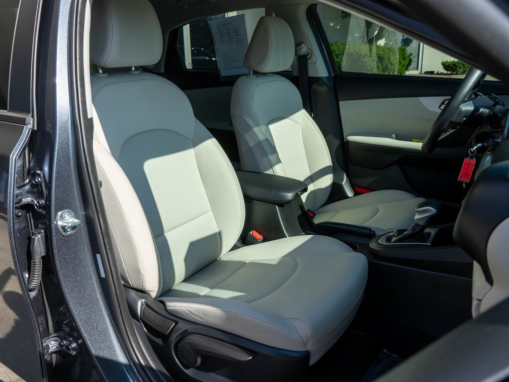 2023 Kia Forte LXS photo 8