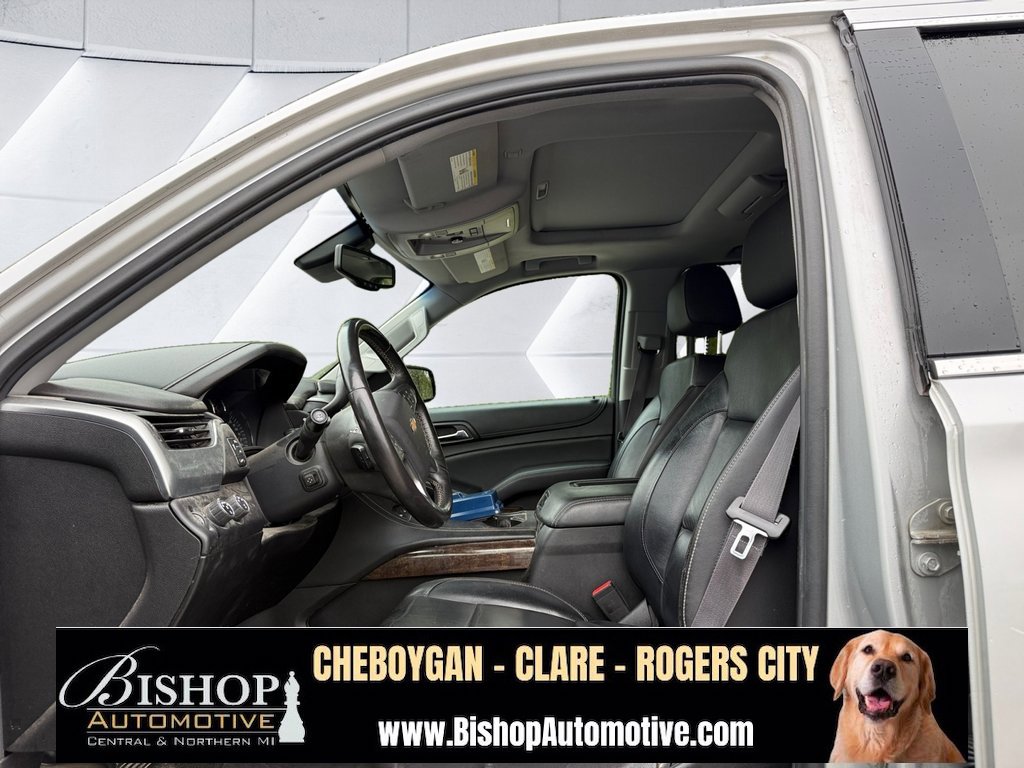 2016 Chevrolet Suburban LT photo 5