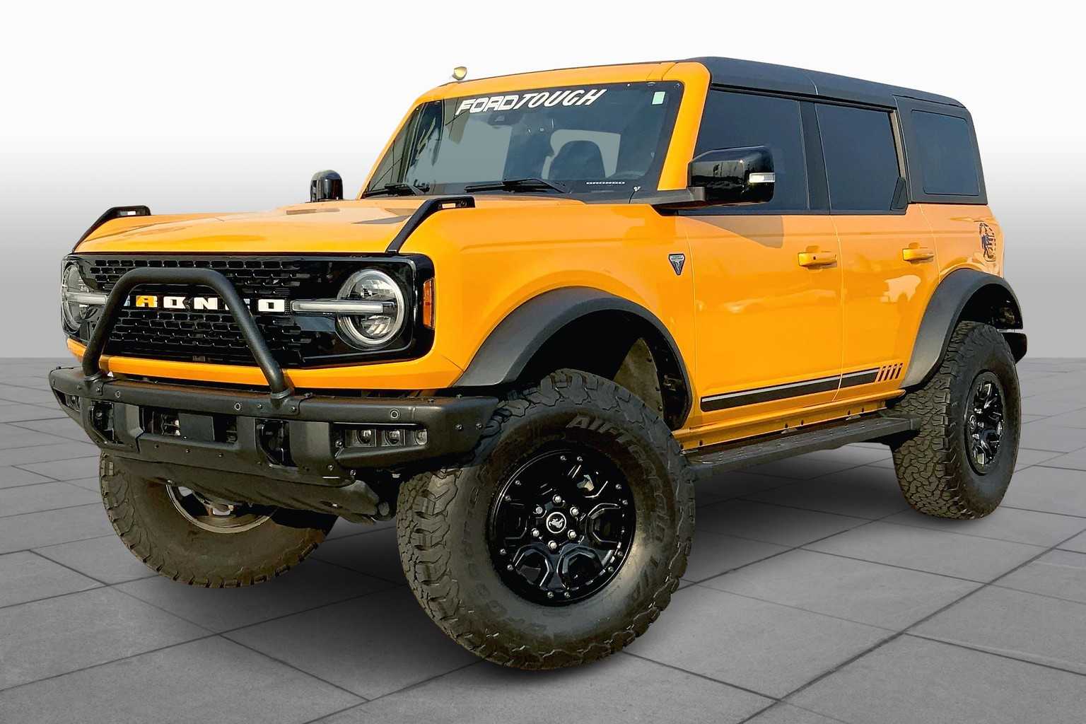 2021 Ford Bronco First Edition photo 2