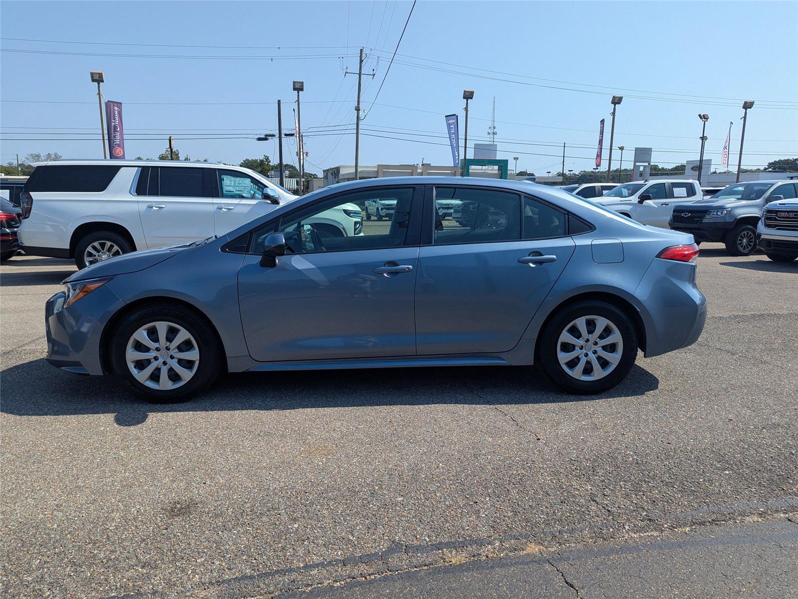 2023 Toyota Corolla LE photo 2