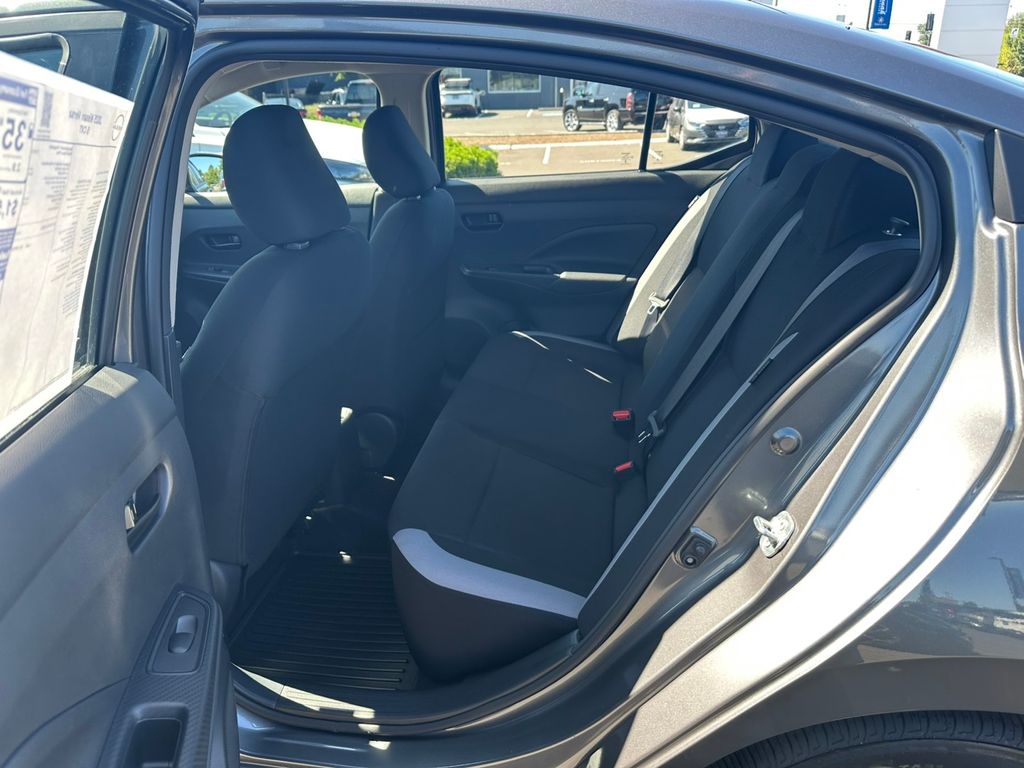 2025 Nissan Versa 1.6 S photo 23