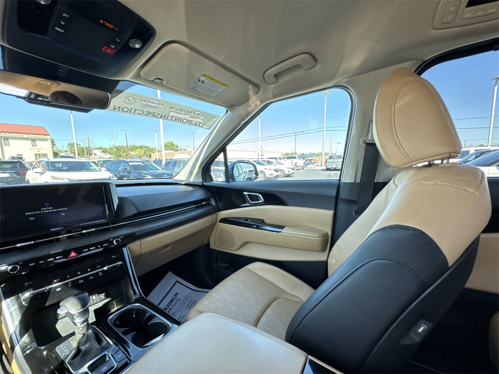 2023 Kia Carnival EX photo 11