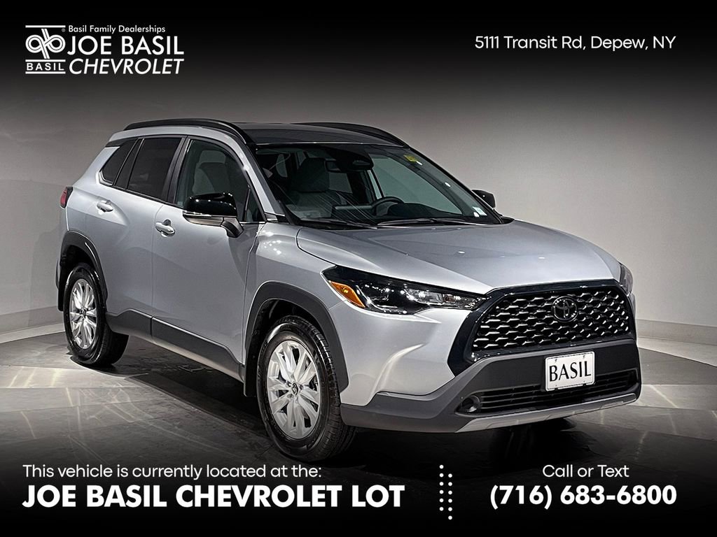 2025 Toyota Corolla Cross LE's photo