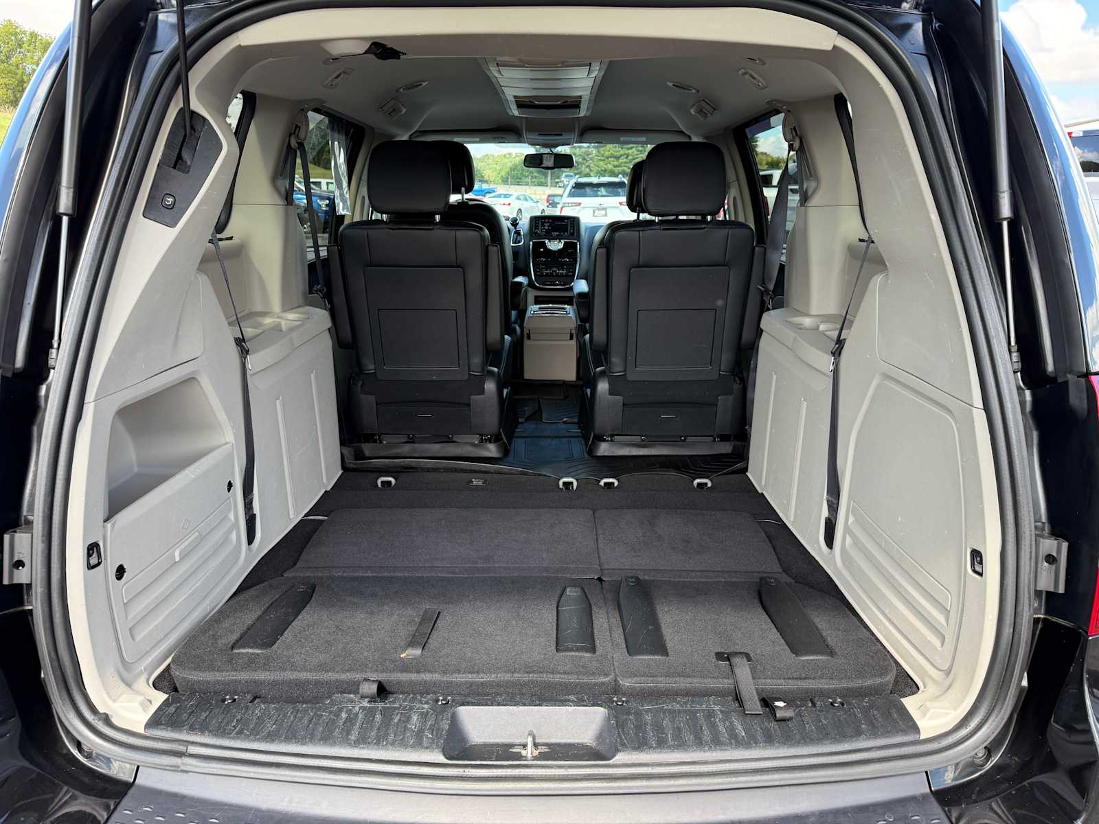 2016 Chrysler Town & Country Touring photo 12