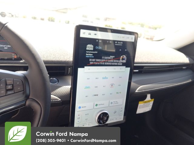 New 2025 Star White Metallic Tri-Coat Ford Premium image 21