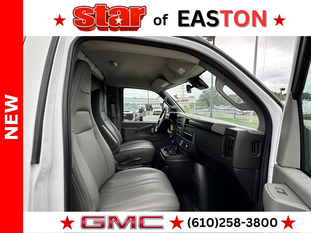 2025 Gmc Savana Cutaway 3500 photo 9