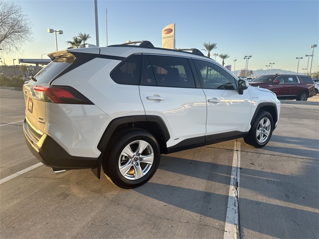 2019 Toyota RAV4 Hybrid XLE photo 4