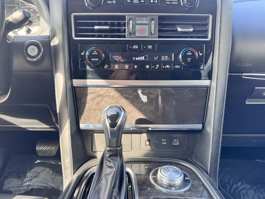 2022 Infiniti QX80 Luxe photo 9