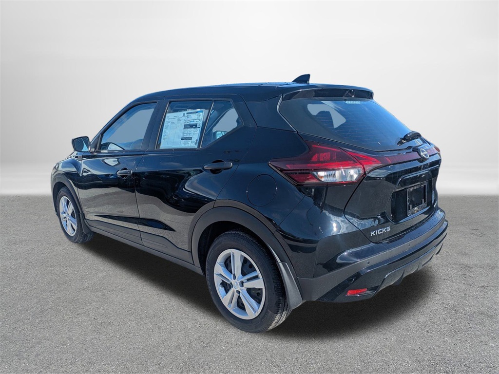 2025 Nissan Kicks Play S photo 3