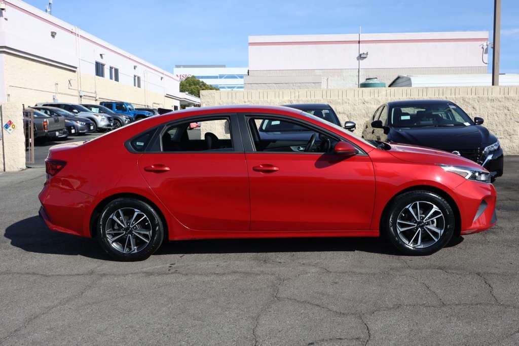 2024 Kia Forte LXS photo 2