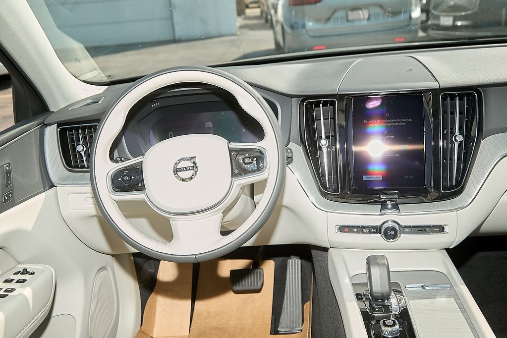 2025 VOLVO XC60 - Image 19