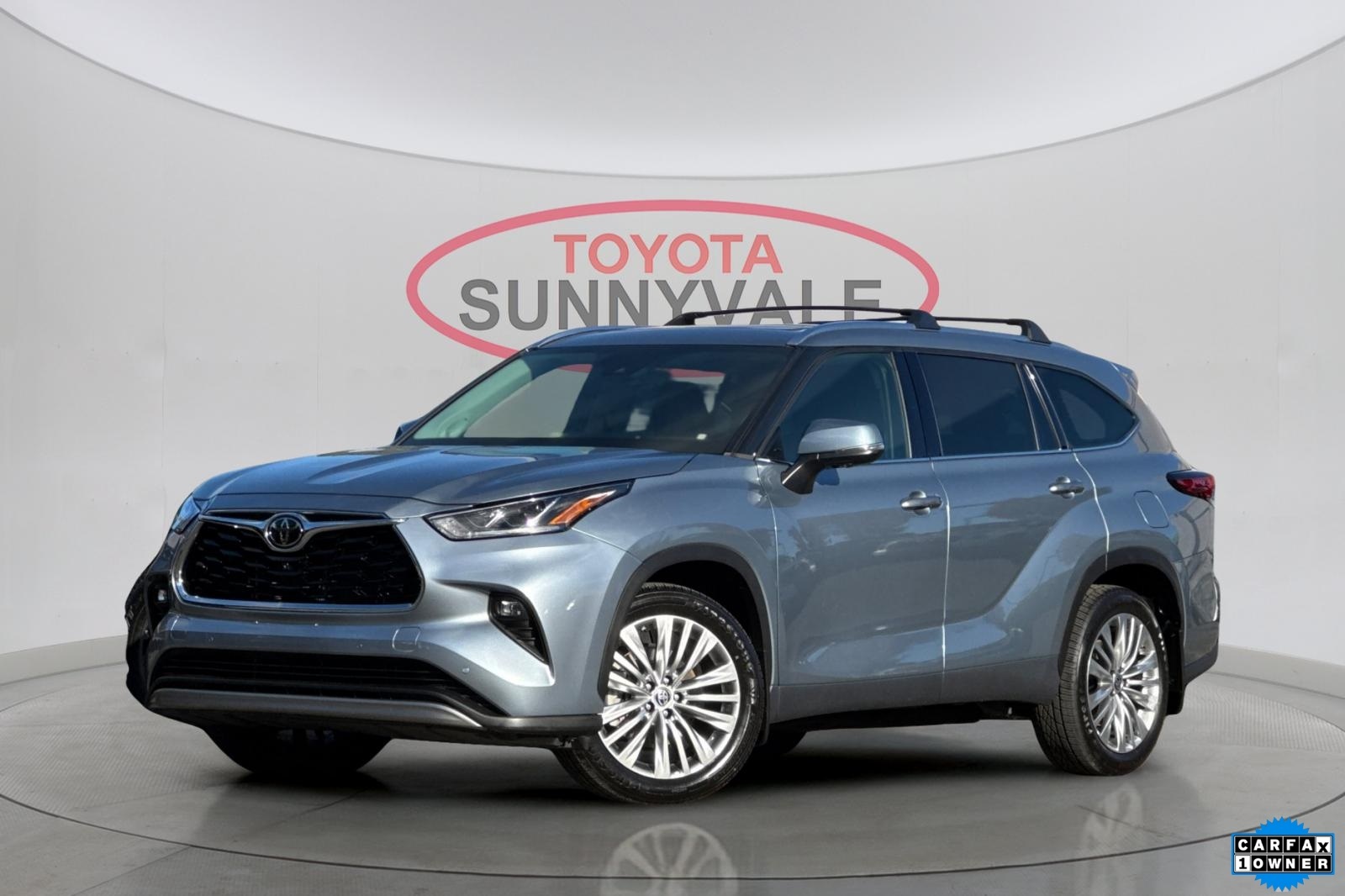2023 Toyota Highlander Platinum's photo