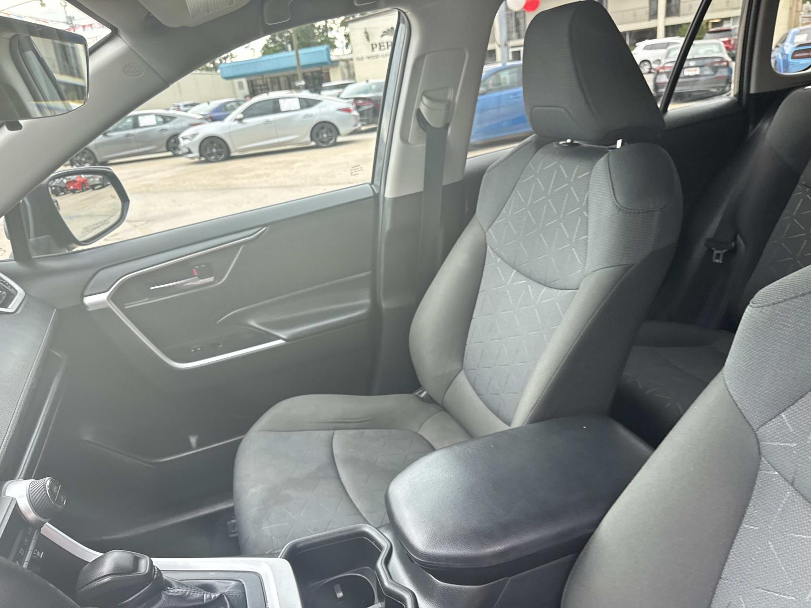 2022 Toyota RAV4 XLE photo 14