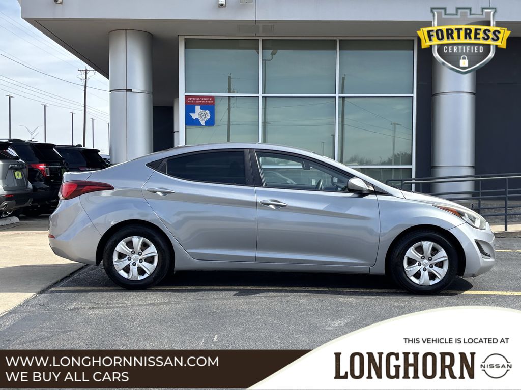 Used 2016 Hyundai Elantra SE with VIN 5NPDH4AE4GH724735 for sale in Bedford, TX