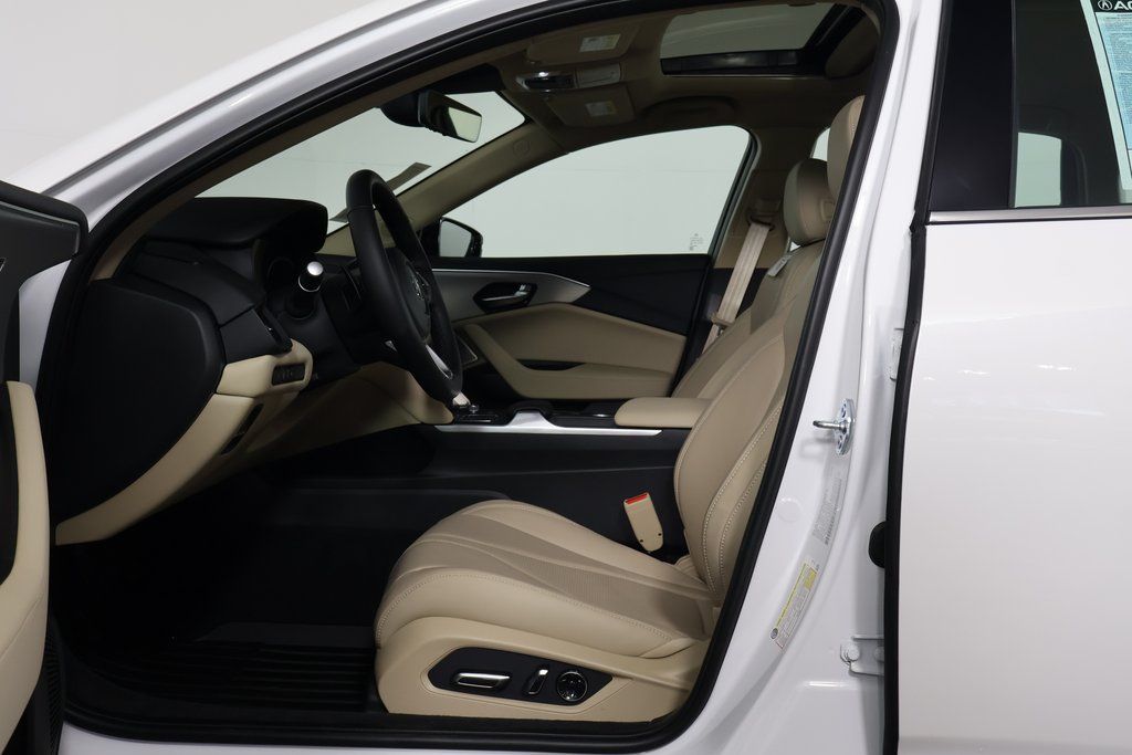 2025 Acura TLX Technology photo 5