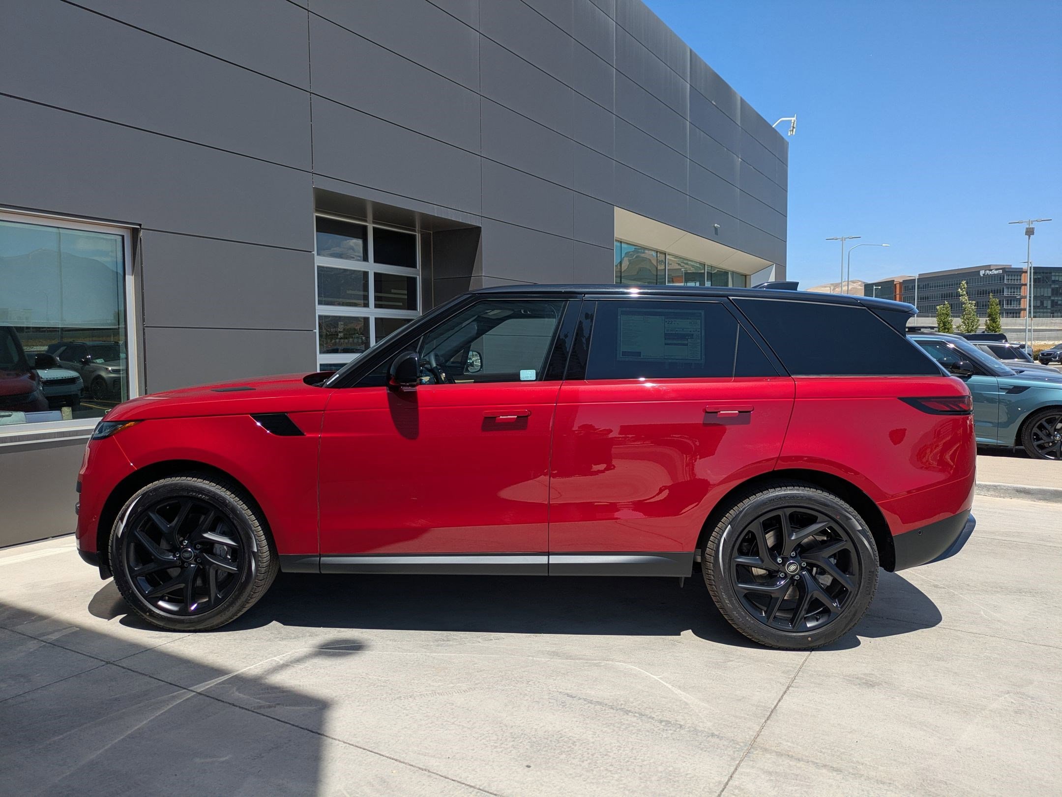 2025 Land Rover Range Rover Sport SE photo 9