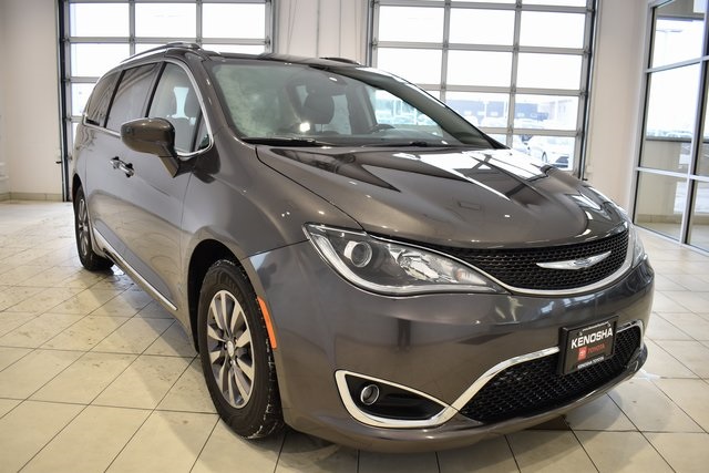 2019 Chrysler Pacifica Touring L Plus's photo