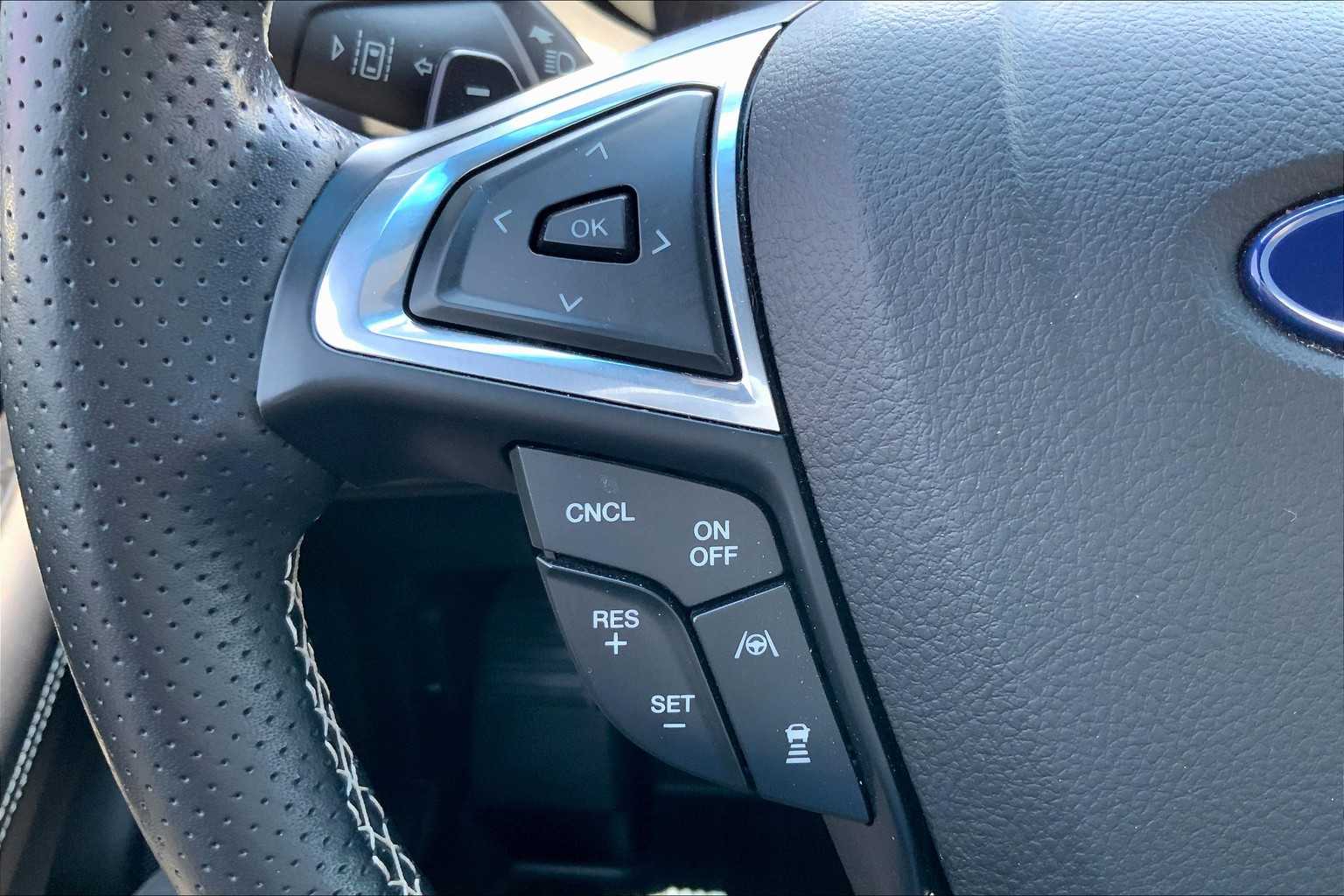 2020 Ford Edge ST photo 19