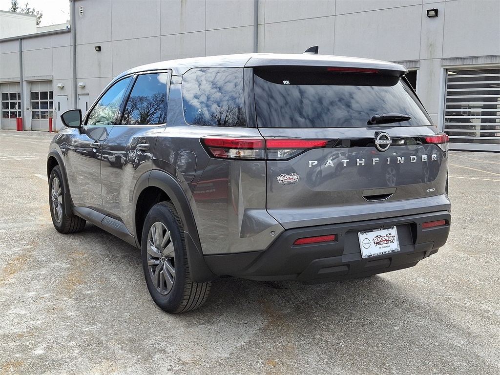 2025 Nissan Pathfinder S photo 3