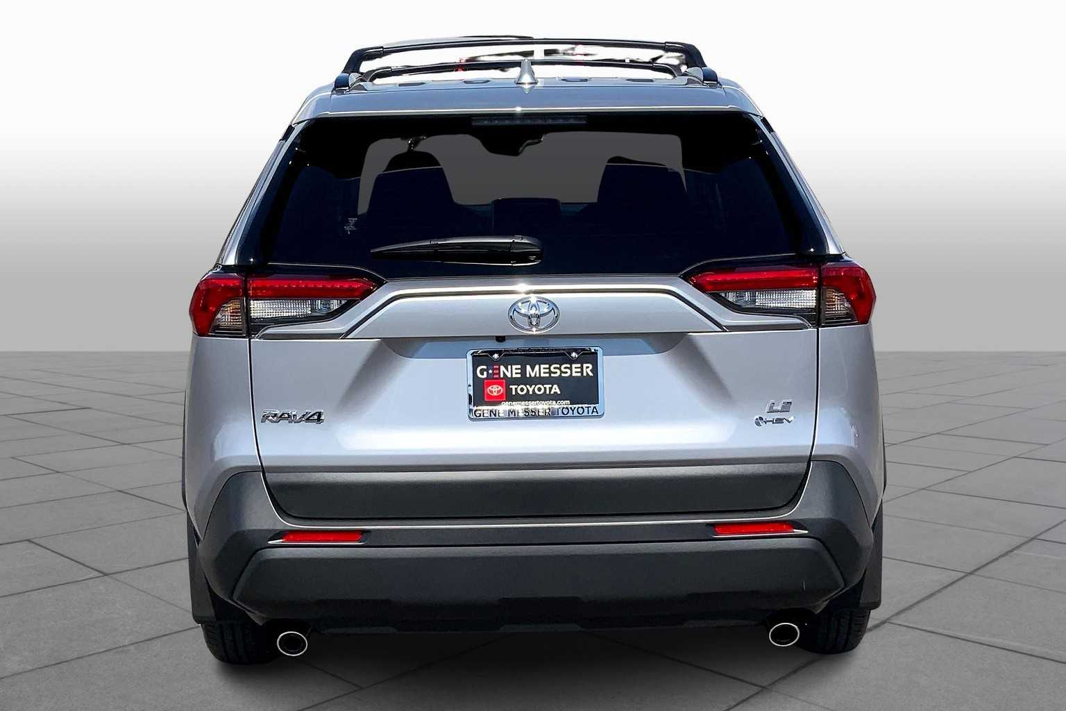 2025 Toyota RAV4 Hybrid LE photo 4