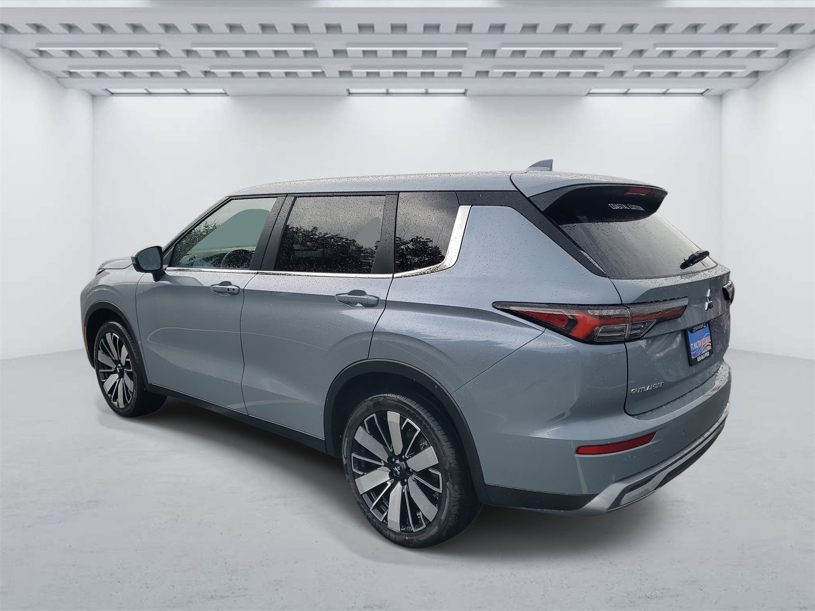 2025 Mitsubishi Outlander SE photo 3