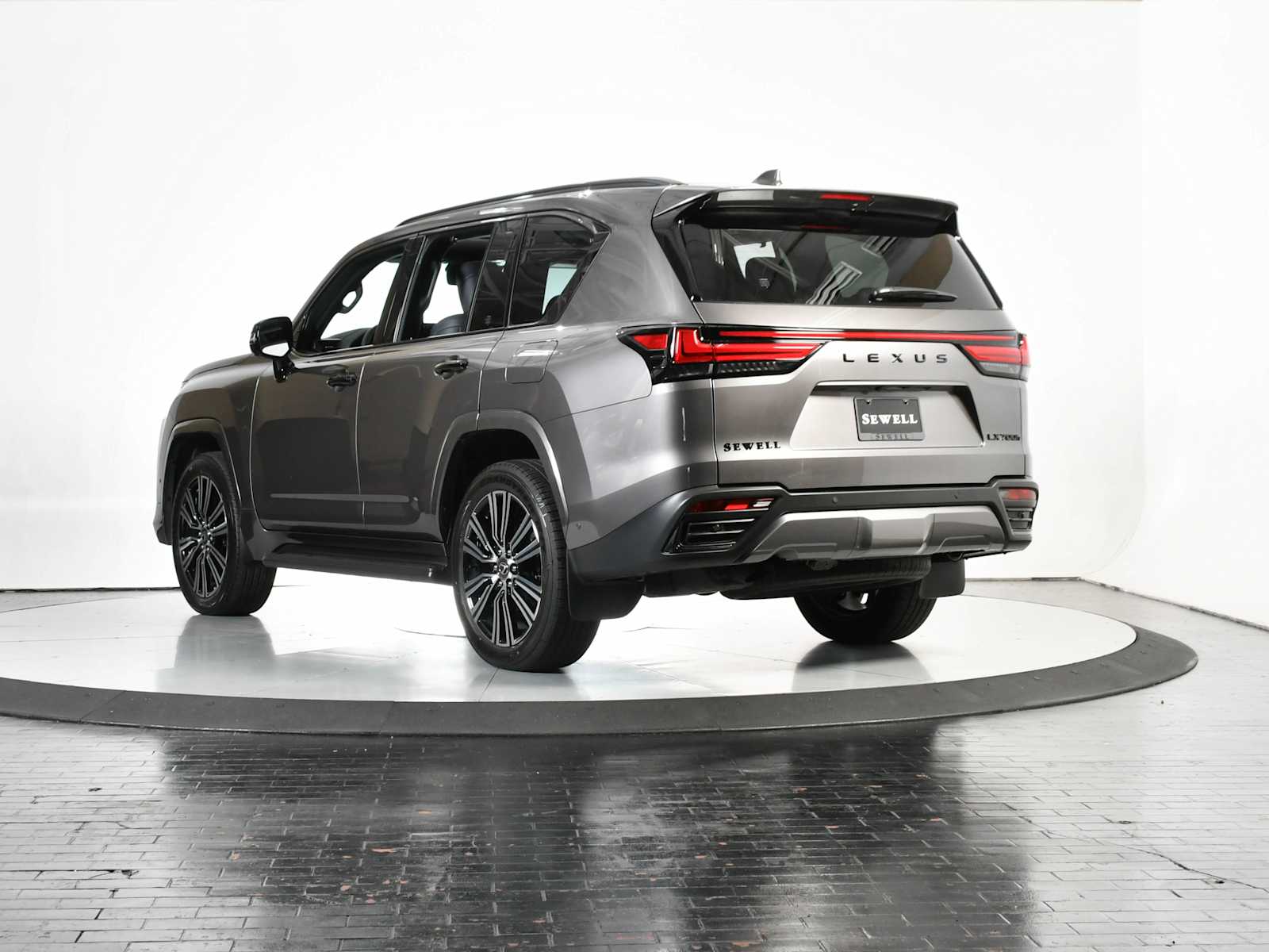 2025 Lexus LX Luxury photo 3
